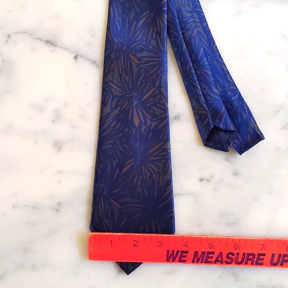 NWOT. Albeari 100% Polyester Tie with Multicolor Design Pattern. - Picture 3 of 5